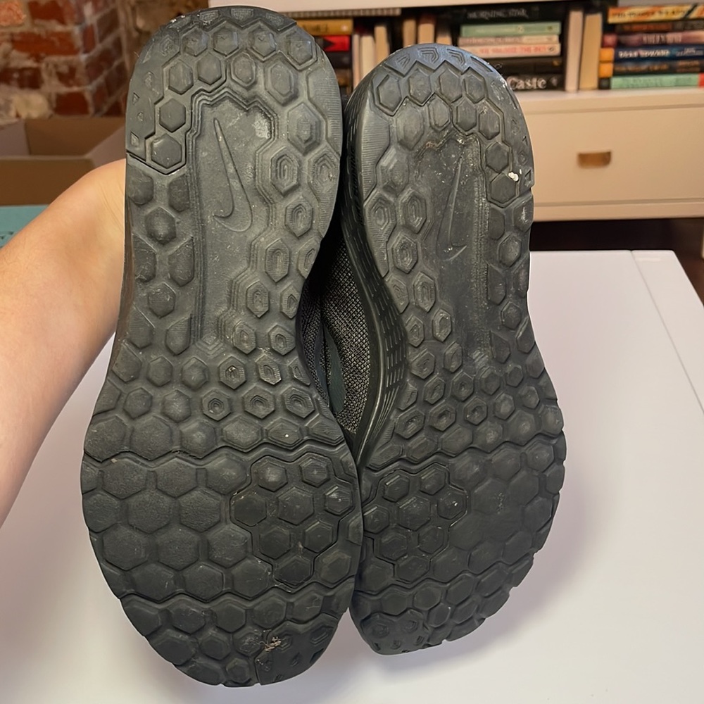 Nike Black Sneakers - Picture 4 of 4